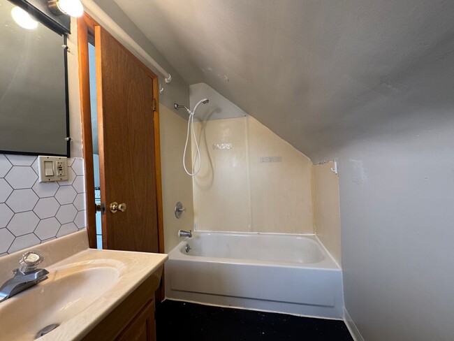 Building Photo - 1285 Cook Ave