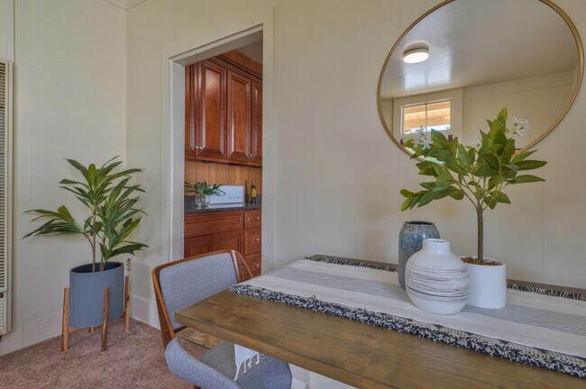 Dining - 750 Laurel Ave