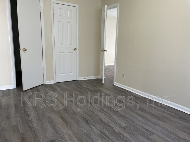 Building Photo - 611 W Ocean View Ave