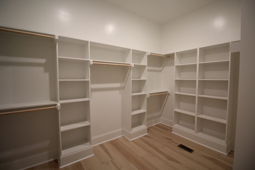 Building Photo - Room in House on Phelps West Rd