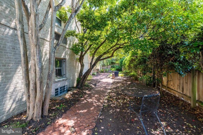 Building Photo - 1363 K St SE