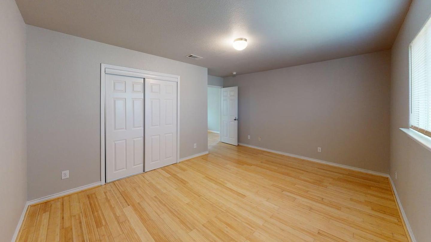 Building Photo - 8802 New World Dr