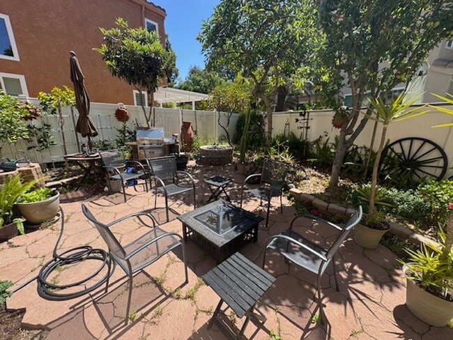 Building Photo - 1379 Serena Cir