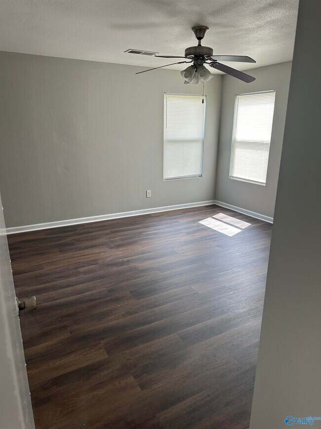 Building Photo - 148 Whitestone Dr NE