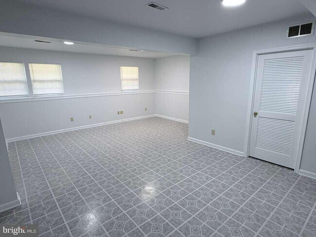Building Photo - 68 Alexis Dr