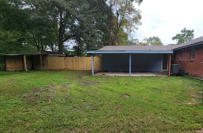 Building Photo - 2100 Hill Top Ct