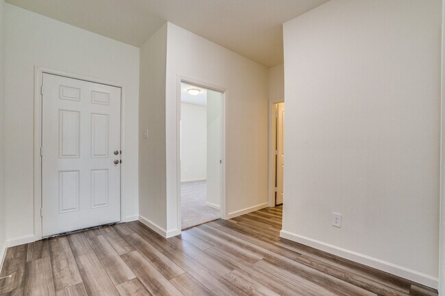 Building Photo - 778 Camden Dr