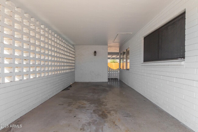 Building Photo - 1820 W Hazelwood St