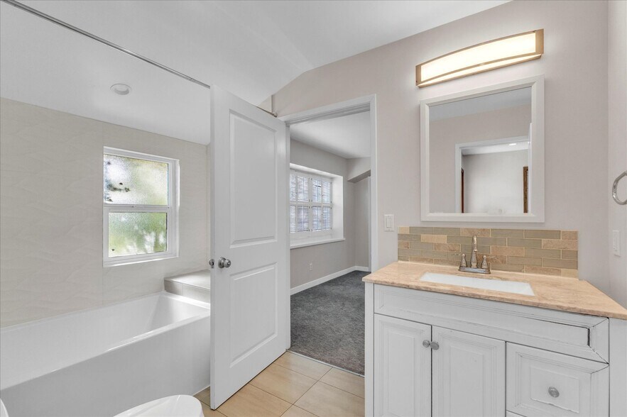 Building Photo - 16553 Hartsook St