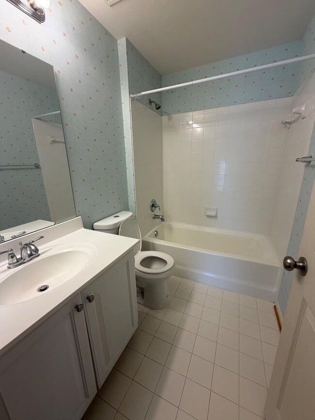 Building Photo - 701 Monroe Point Dr