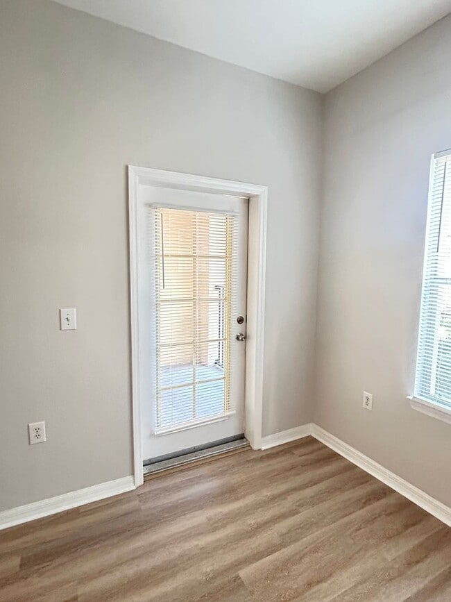 Building Photo - 1 Bed/1 Bath Condo in Gorgeous Resort Styl...