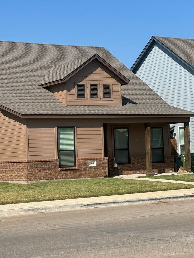 Building Photo - COMING SOON - Commuter Friendly - 3/2/2