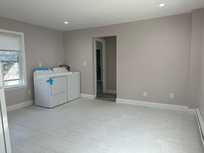 Building Photo - 205 Bussey St