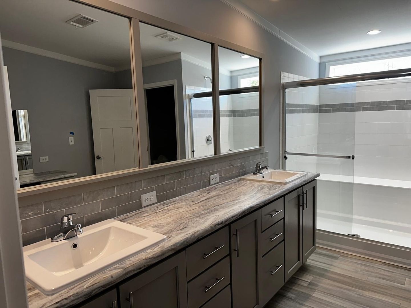 Building Photo - 15591 Charmwood Dr