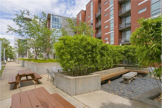 Building Photo - 2115 Yeaman Pl