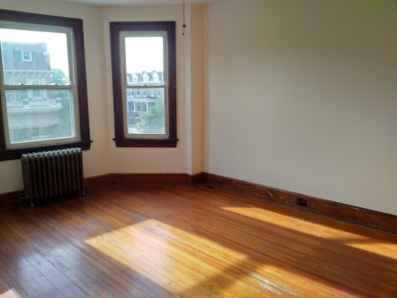 Building Photo - 3630 Warder St NW