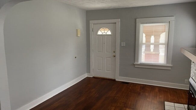 Building Photo - 1561 Sacramento Ave