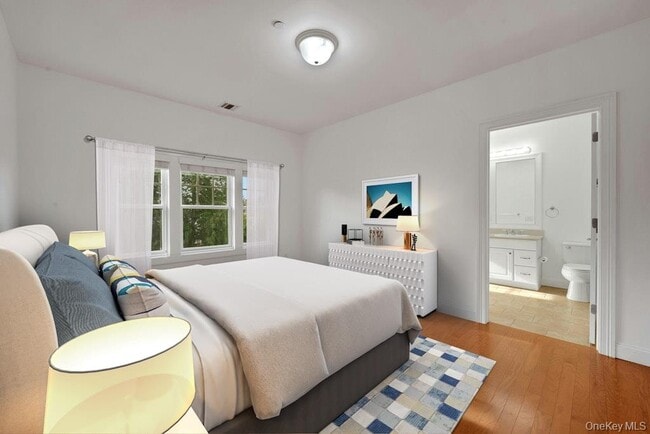 Building Photo - 400 Main St