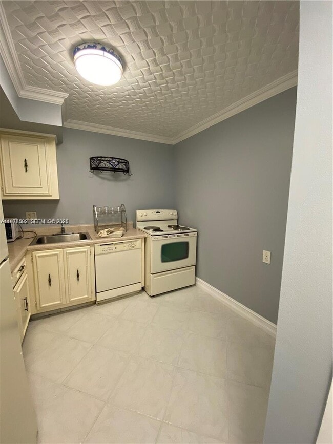 Building Photo - 2049 S Ocean Dr