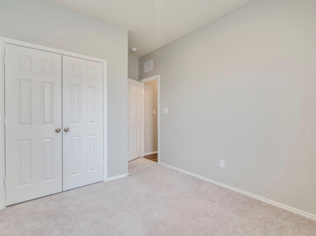 Building Photo - 388 Begonia St