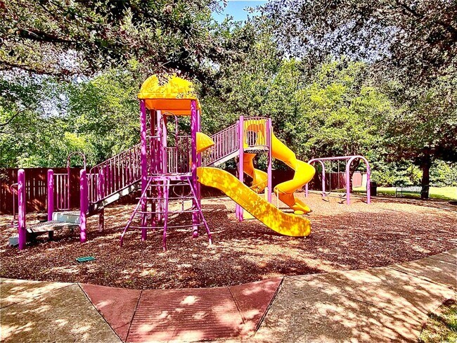 Building Photo - 2914 Whispering Pine Blvd