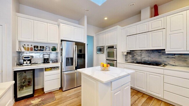 Building Photo - Move in Special Luxury 4 bedroom 4.5 bathr...