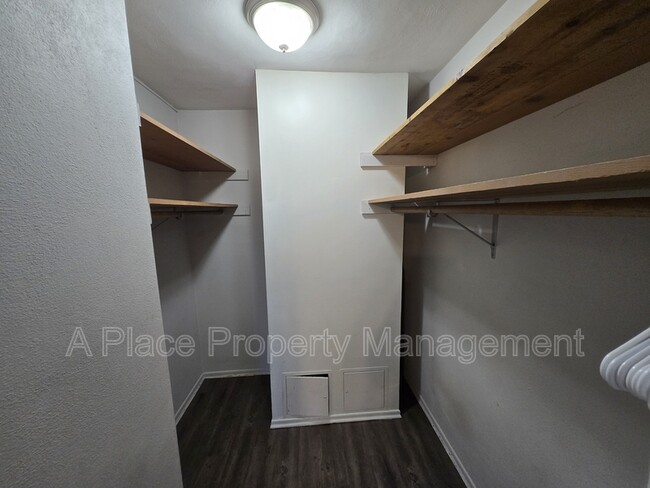 Building Photo - 2727 Hampton Ave