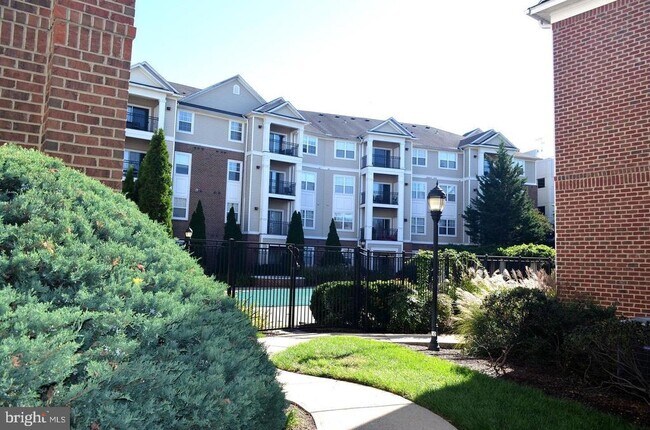 Building Photo - 12937 Centre Park Cir