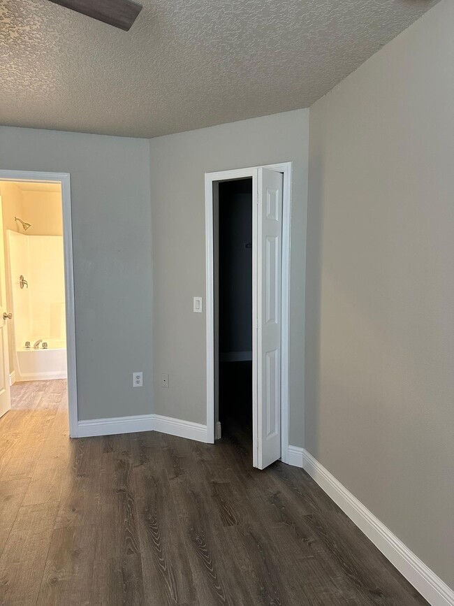 Building Photo - 790 Gillen Ave NW