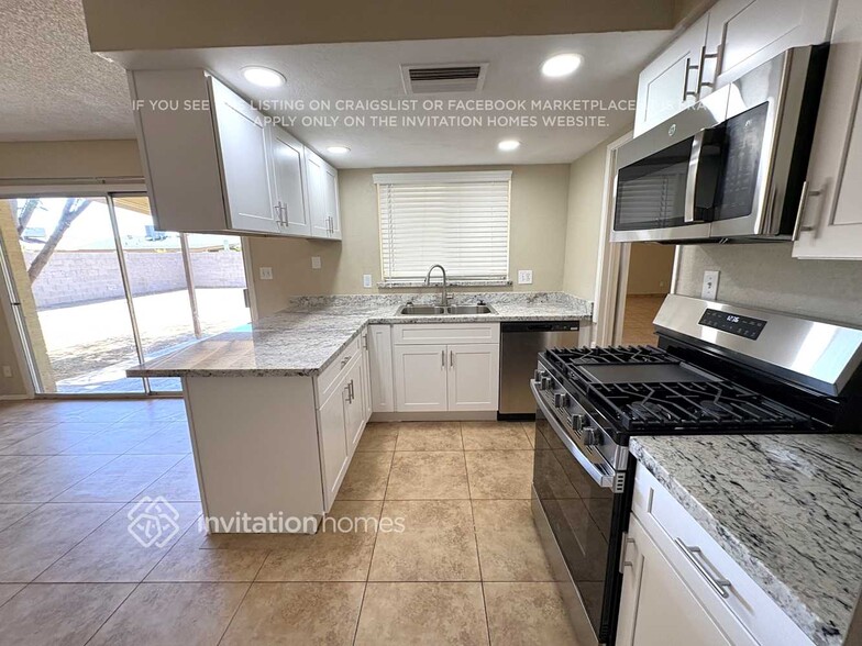 Building Photo - 8741 W Earll Dr