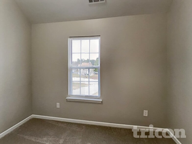 Building Photo - 1131 Delander Ln