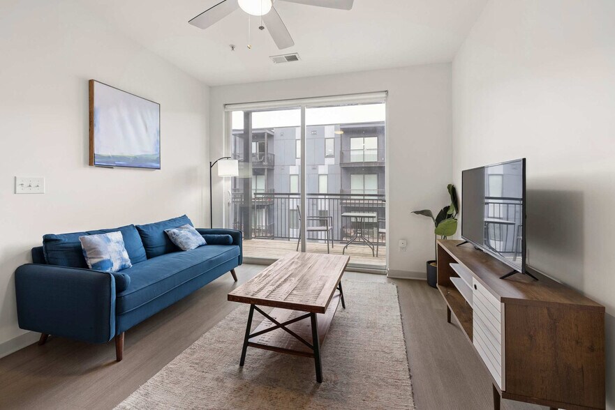 Building Photo - 633 E Main St