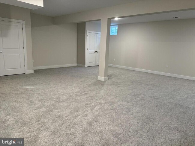 Building Photo - 1404 Justin Dr