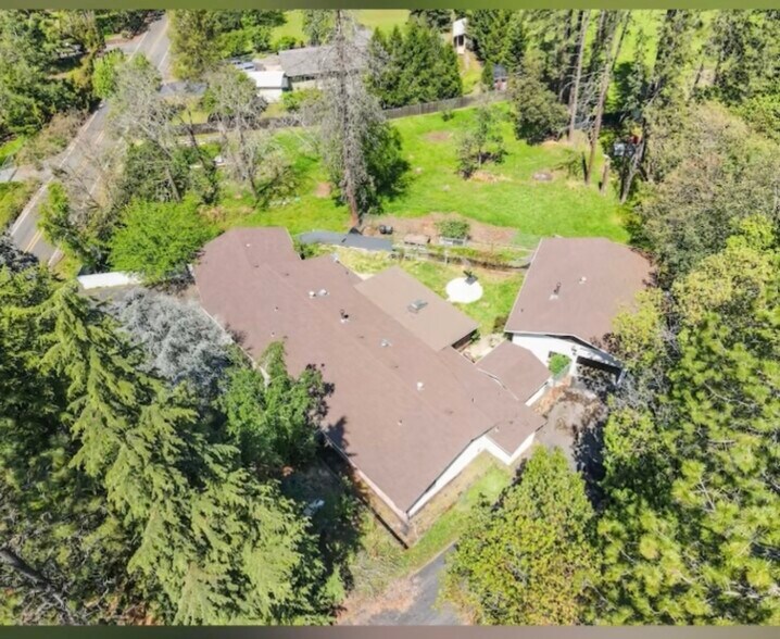 Building Photo - 301 Red Spur Dr