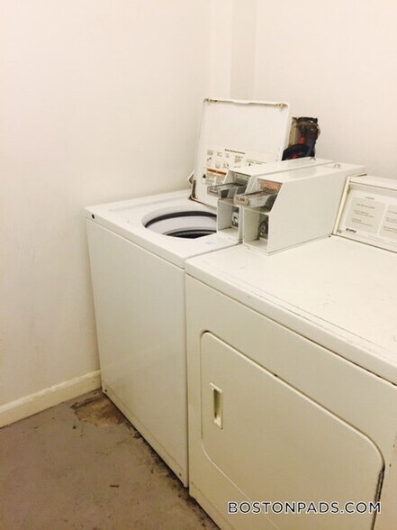 Building Photo - 43 May St