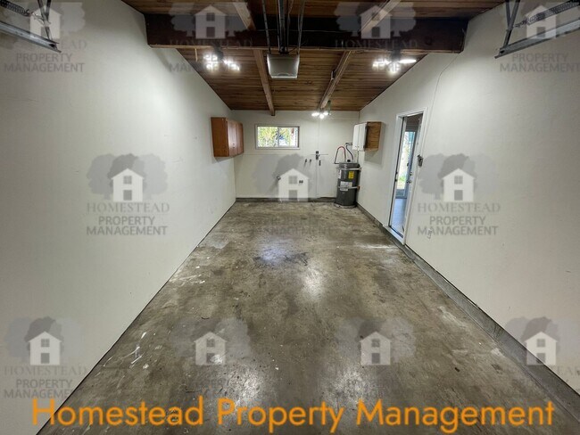 Building Photo - 672