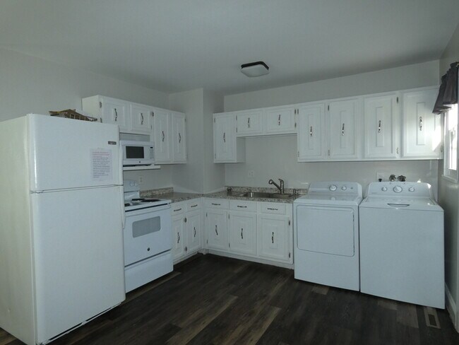 Building Photo - Beautiful Home in North Kansas City School...