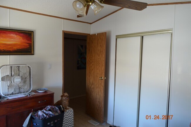 Building Photo - 805 S Weatherford St