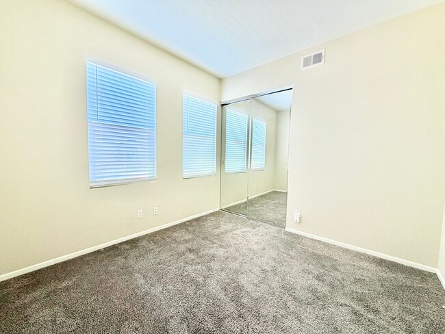 Building Photo - 938 S Country Glen Way