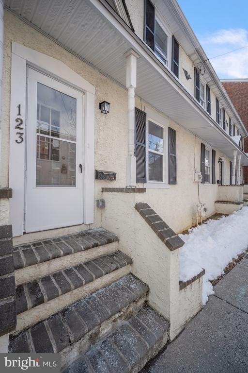 Building Photo - 123 Ford St