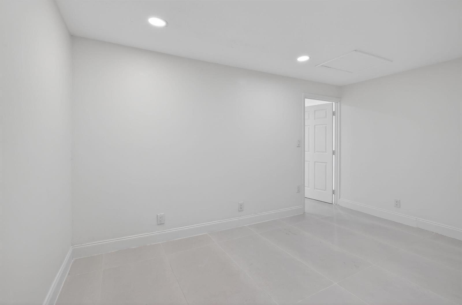 Building Photo - 2630 SW 49th Ct