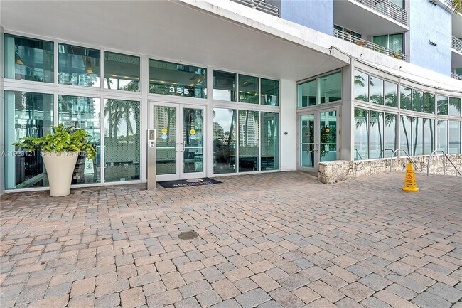 Building Photo - 335 S Biscayne Blvd