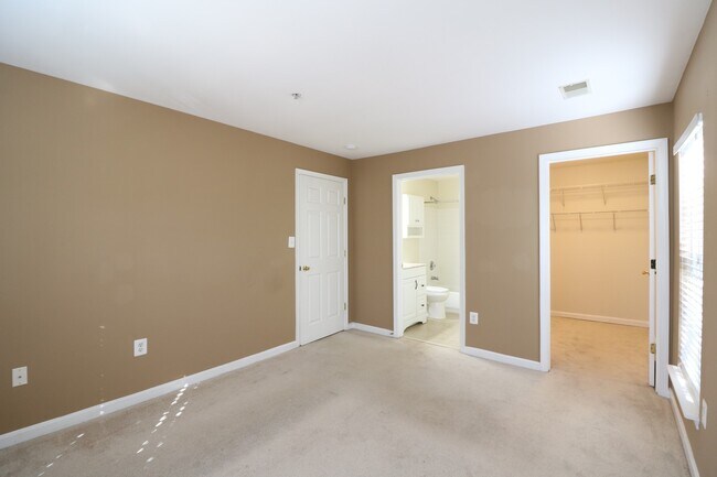 Building Photo - Spacious 2BD/2BA Condo with Balcony in Fountain Hills!