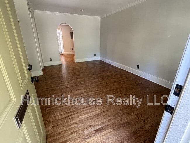 Building Photo - 1215 Pinecrest Ave