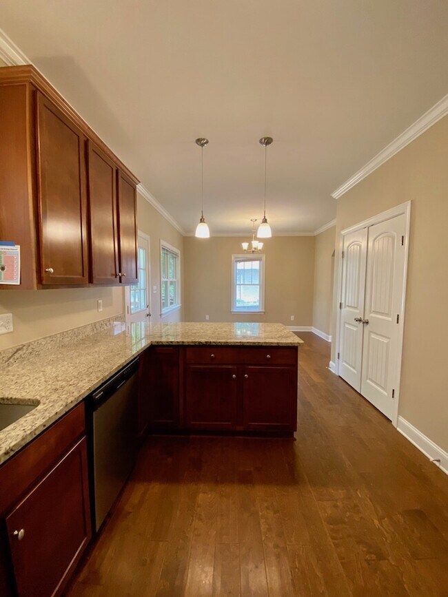 Building Photo - 2024 Jersey Ave