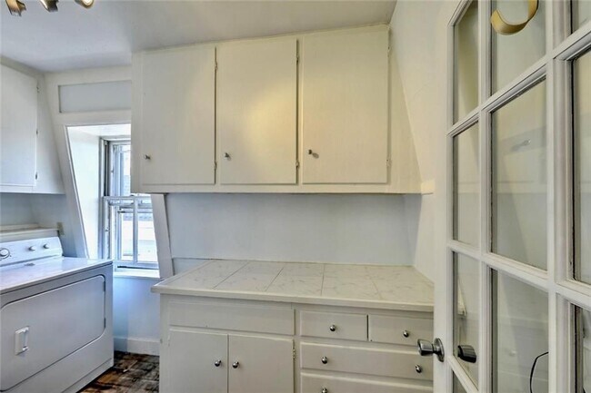 Building Photo - 61 Chapin Ave