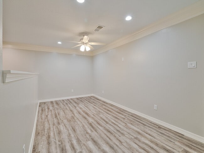 Building Photo - 12929 Kingsbridge Ln