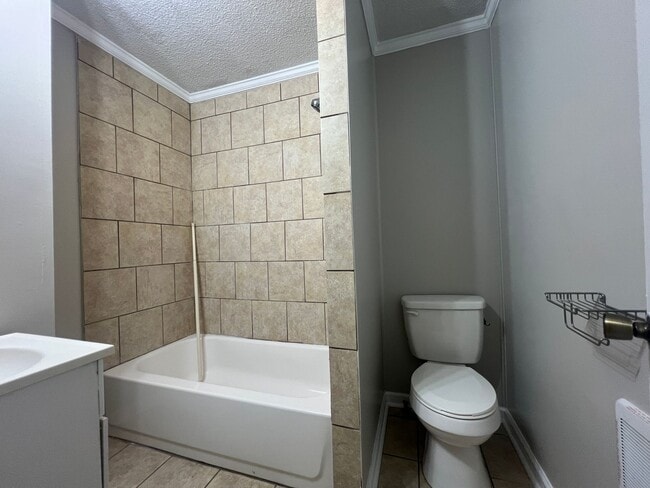 Building Photo - MOVE-IN READY!