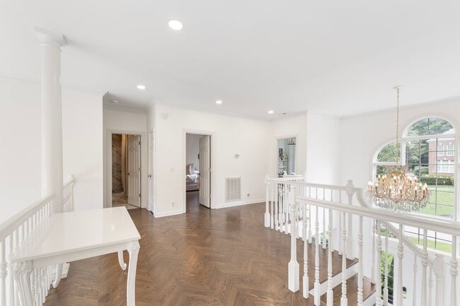 Building Photo - Luxury Furnished Home
