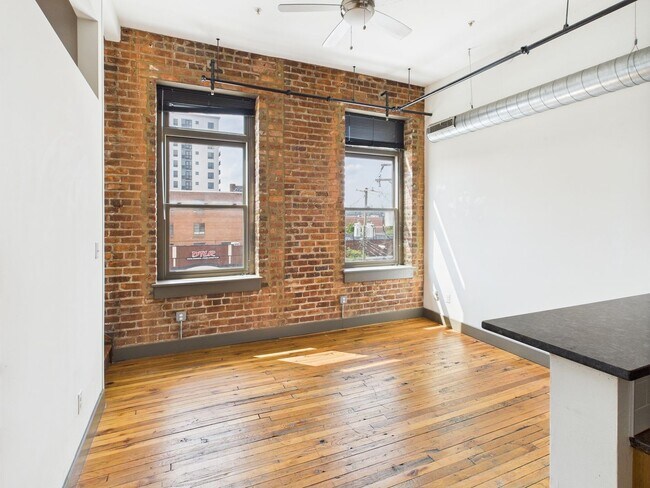Building Photo - 1322 W Broad St